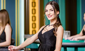 Đội ngũ hỗ trợ khách hàng VNQ8